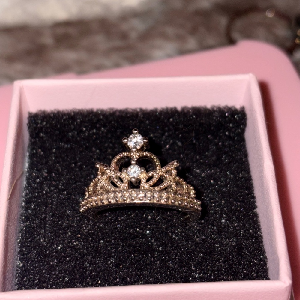 Elegant Gold Crown Ring